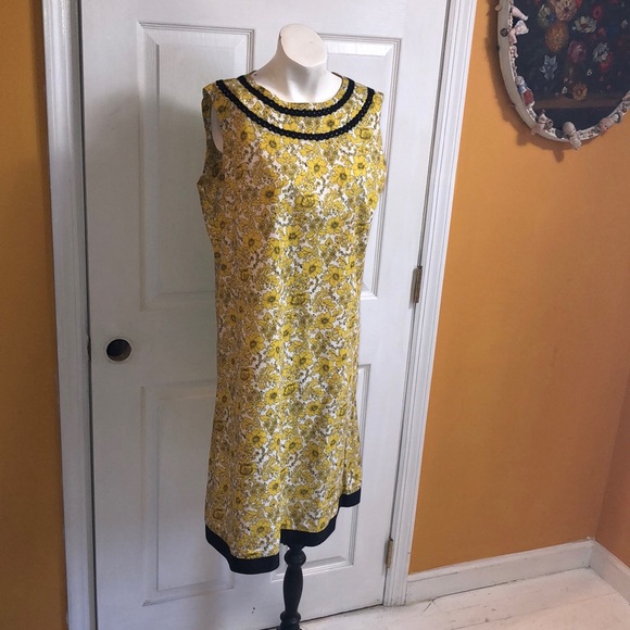 Vintage Dresses & Skirts - Vintage 60’s Yellow Flower Print Shift Dress